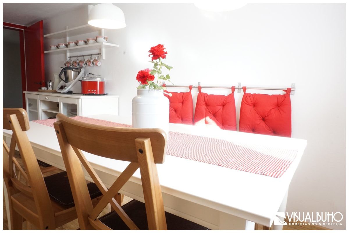 Küche neu Essbereich rote Kissen Einrichtungsberatung