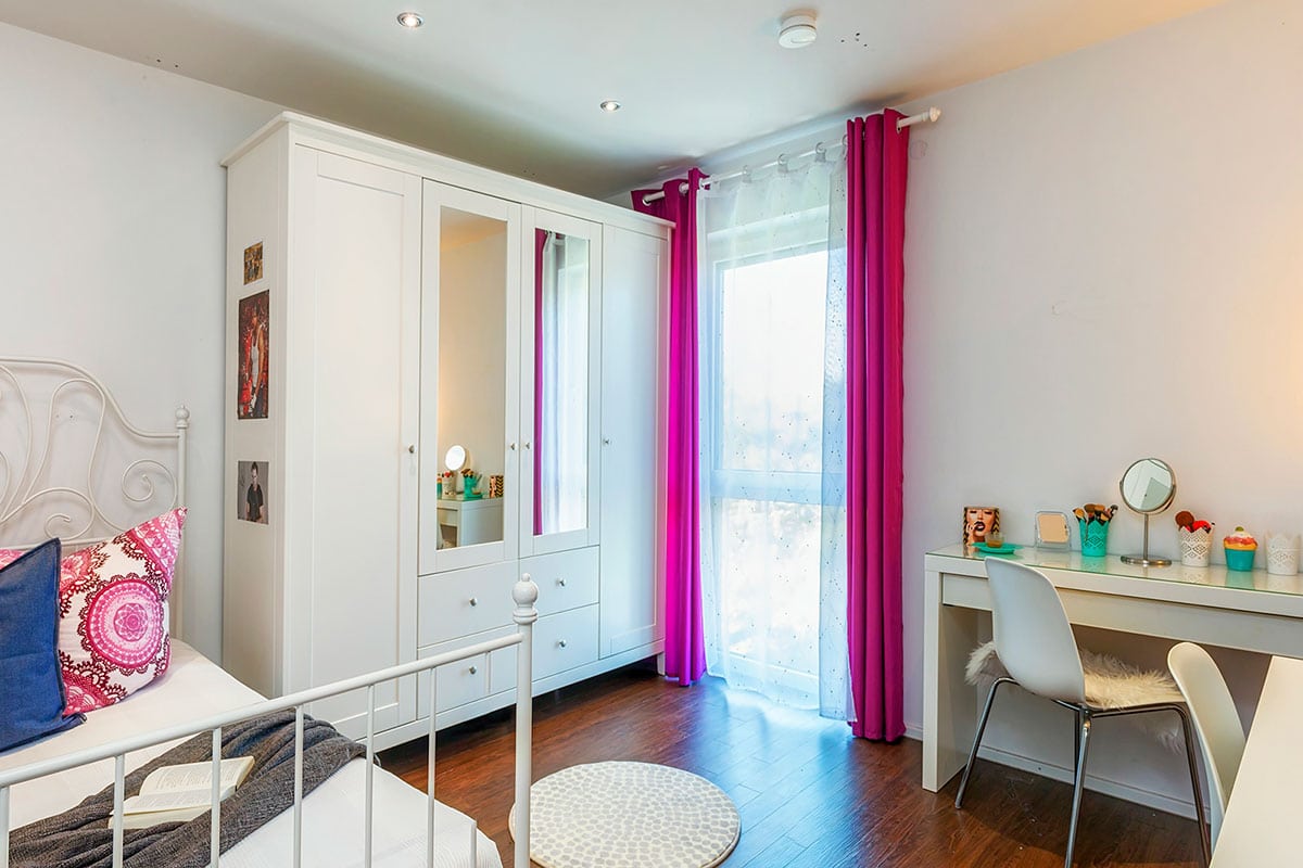 Mädchenzimmer mit Home Staging Pink